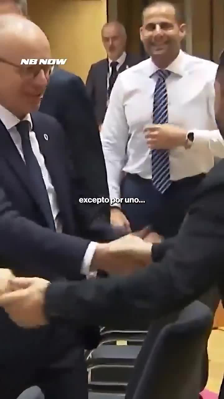 Hamı ayağa qalxdı, ondan başqa...