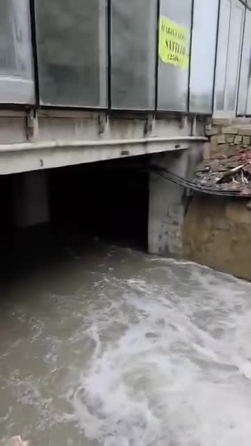 Bu MTK-nın zirzəmisinə su doldu