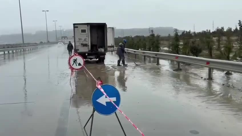 Suraxanı da yağış sularından təmizlənir