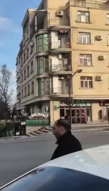 Bu ərazidə işıqfor işləmir