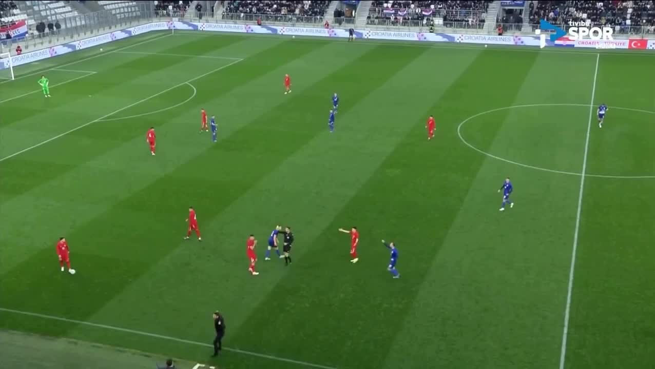 Baş məşqçinin halı pisləşdi- Oyun dayandırıldı