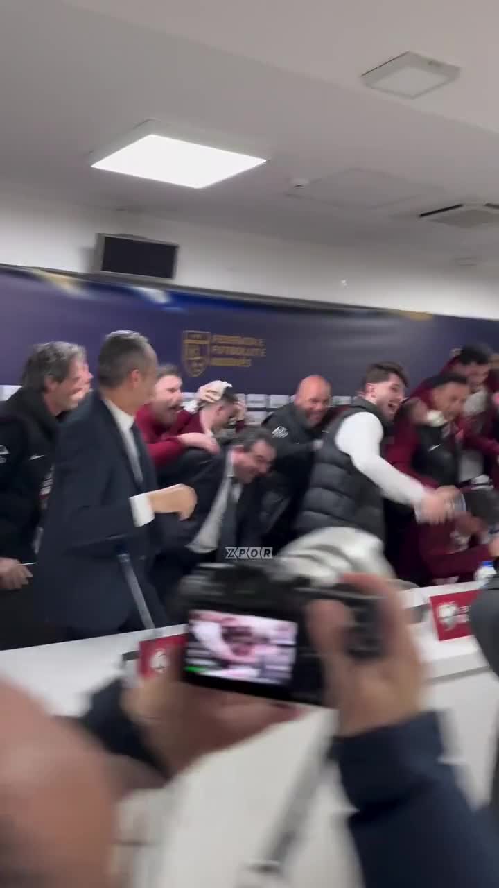 Qələbəni mətbuat konfransı otağında qeyd etdilər