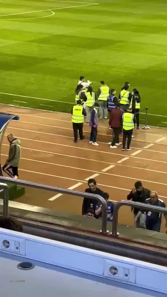 Fürsət tapan kimi Qurban Qurbanovun yanına qaçdı