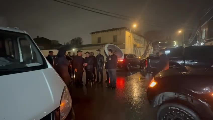 Eldar Əzizov Keşlədə həmin evin söküldüyü yerə baxış keçirdi