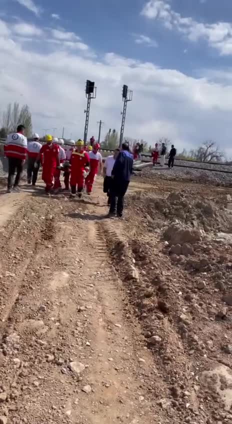 İranda dəmir yolu körpüsü vuruldu