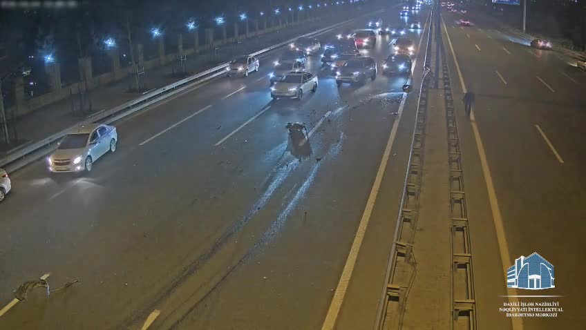 Aeroport yolunda avtomobil aşdı