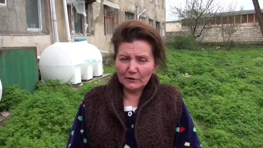 “Uşaqları diləndirir, deyir ki, 1 manatı yox, 5 manatı götürün”