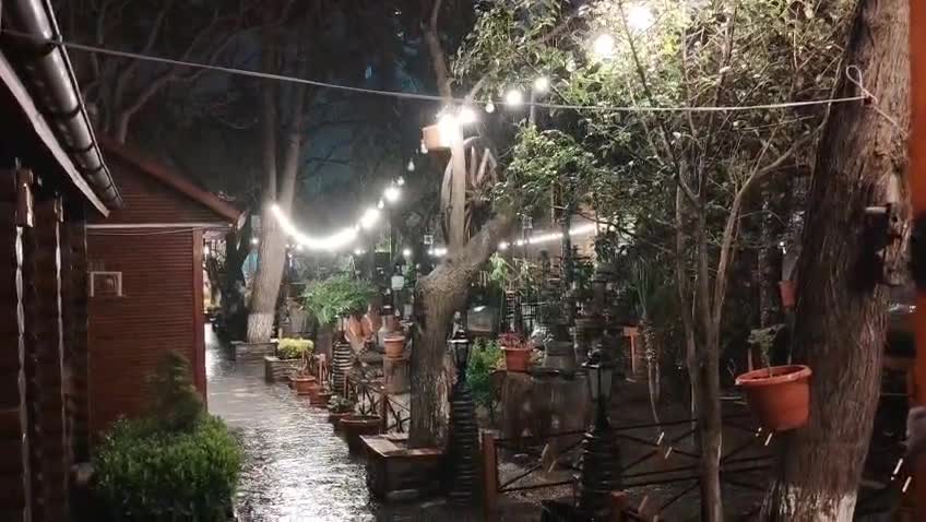 Bakıya ilk dəfədir belə dolu yağır