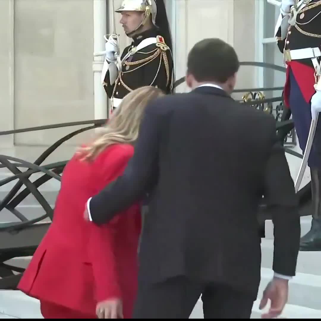 Qeyri-adi qucaqlaşmaları viral oldu