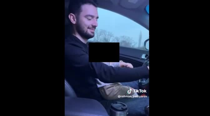 Qucağında körpə maşın sürdü