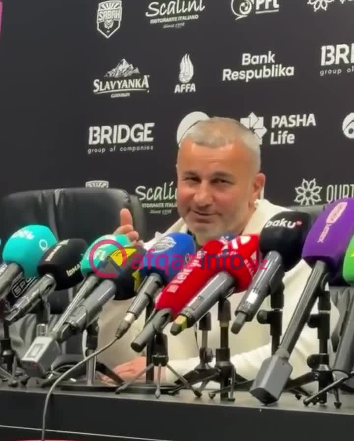 “Rəvana fasilədə dedim ki, bu sənə yaraşmayan qırmızıdır”