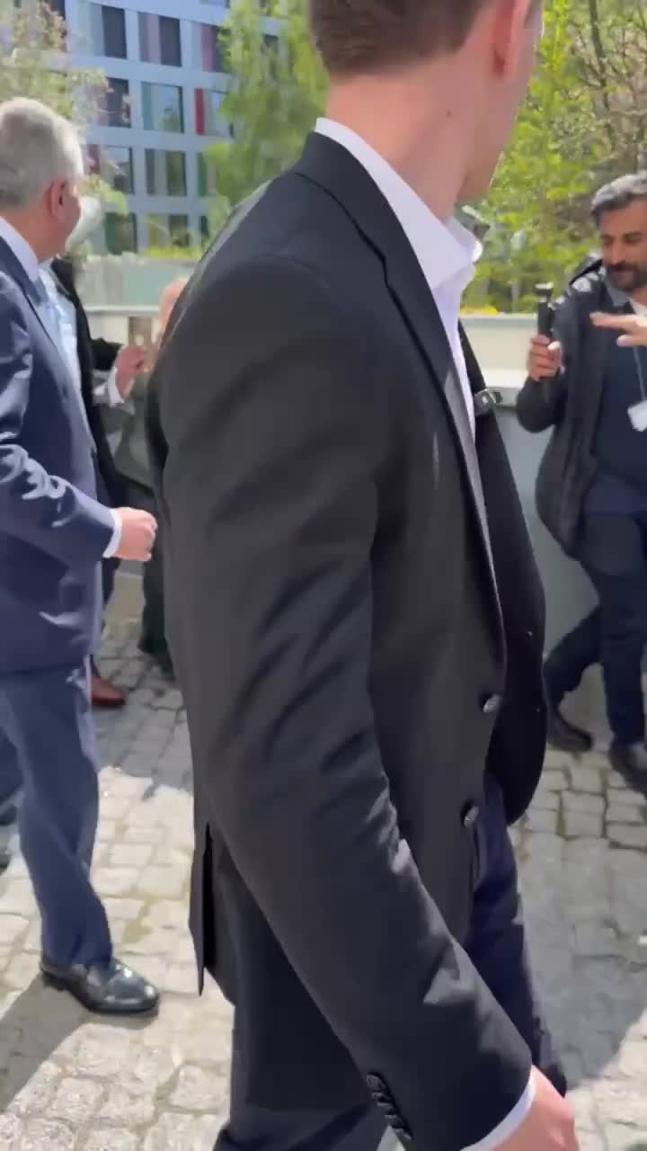 Şahın oğlunu ketçupa buladılar