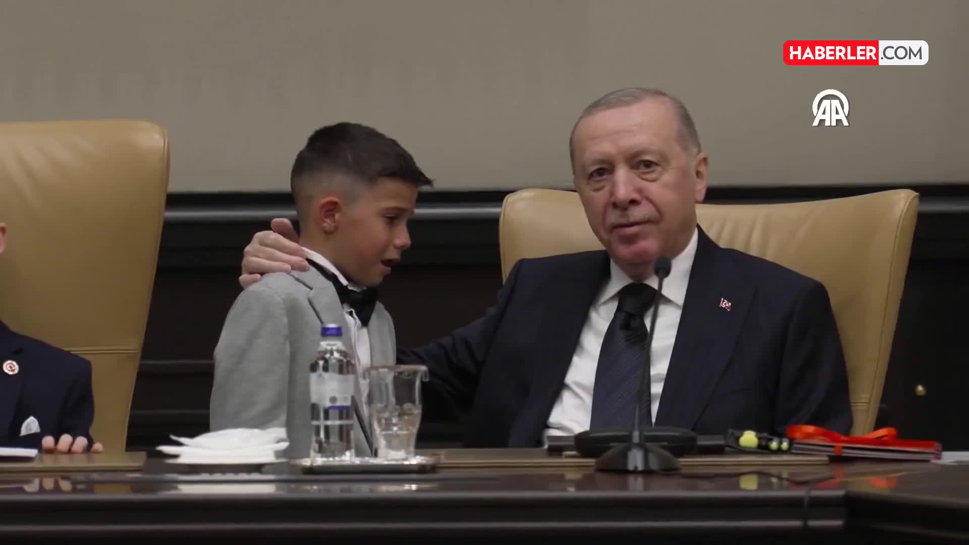 Ərdoğan göz yaşlarını saxlaya bilmədi