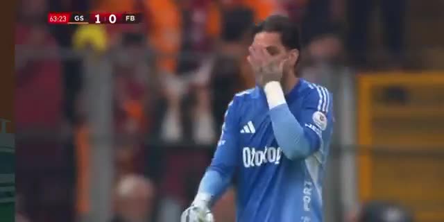 Ederson qırmızı vərəqədən sonra hakimə kəllə vurmaq istədi