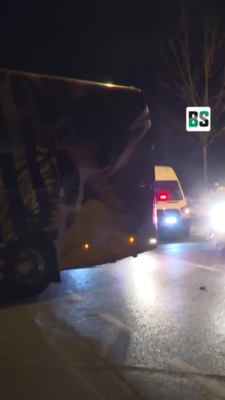 Bu dəfə avtobusu daşladılar