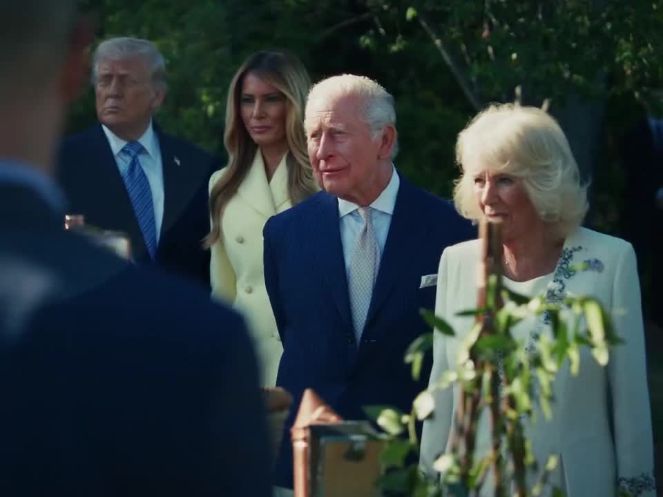 Ağ Evdə Kralı qonaq etdilər