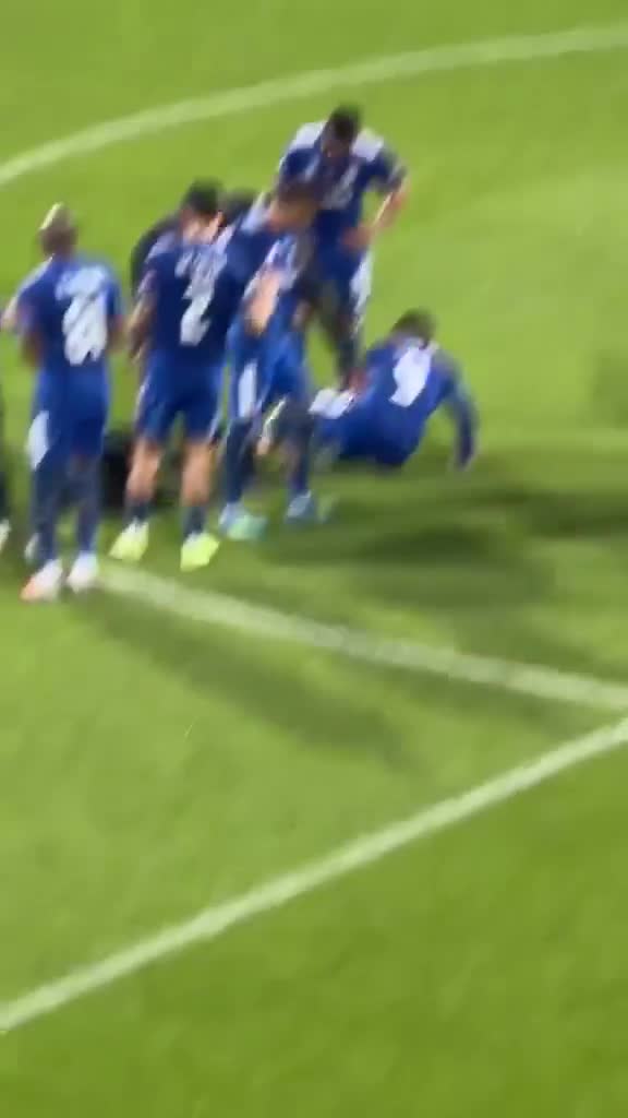 Montiel zədələnərək meydanı tərk etdi