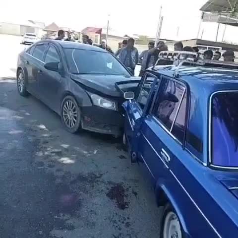 Göygöldə iki maşın toqquşdu