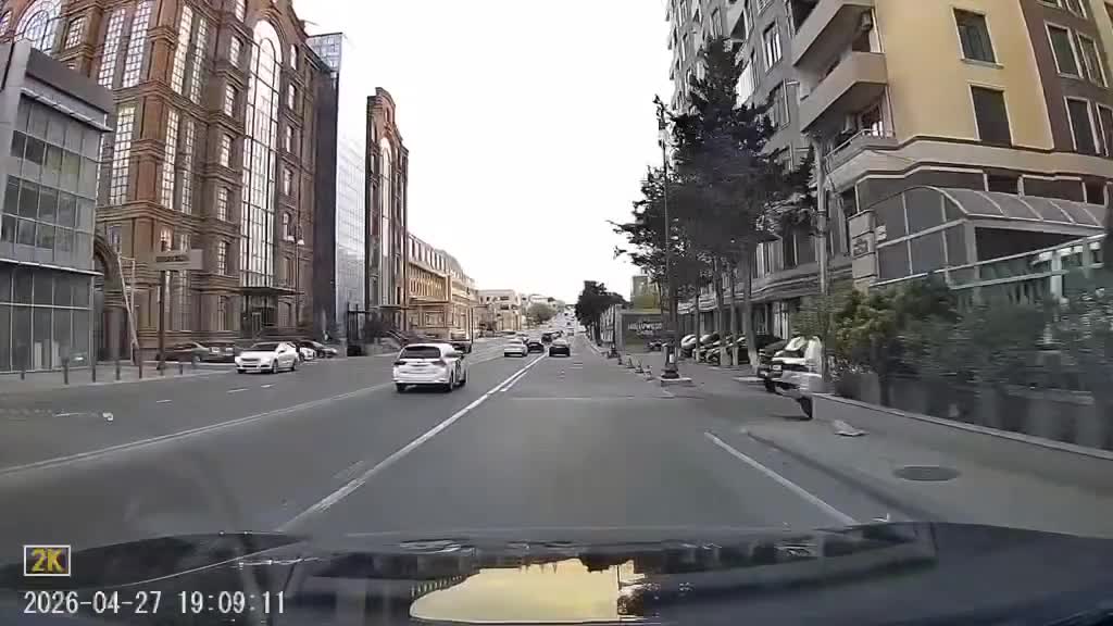 Bakıda avtomobildən düşən təkər digər maşına çırpıldı
