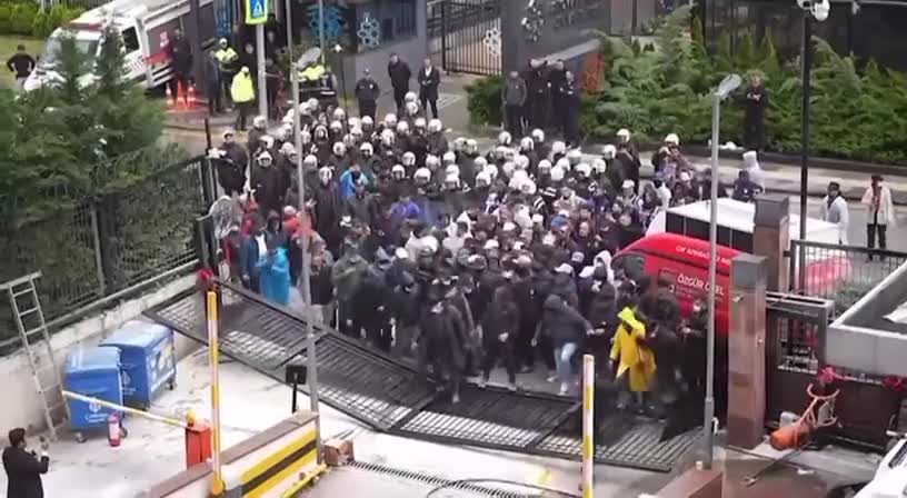 CHP qərargahında gərgin anlar