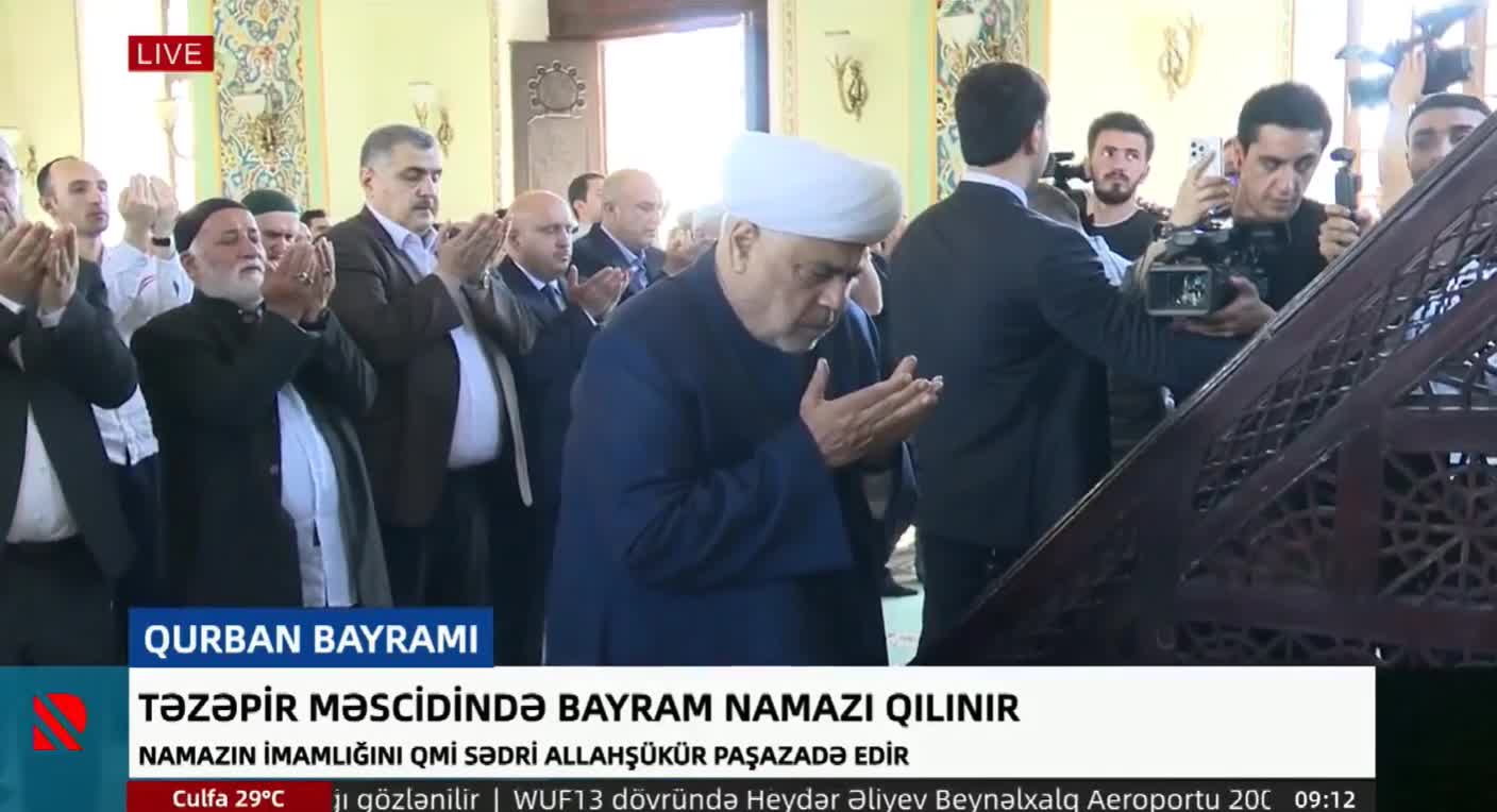 Bayram namazı qılındı