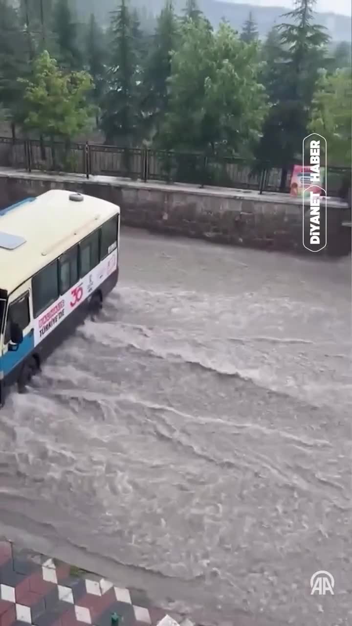 Leysan və dolu Ankarada subasmaya səbəb oldu