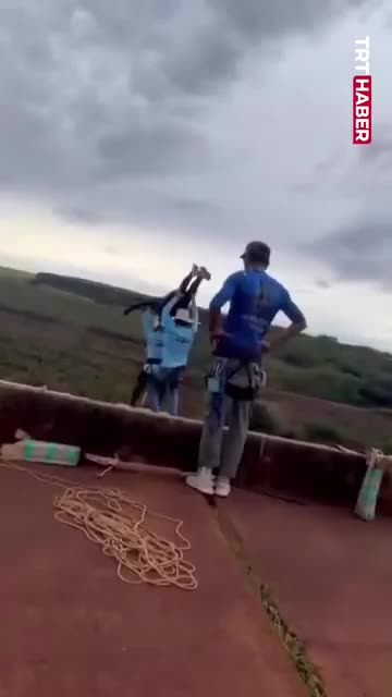 Gənc qız 40 metrdən düşüb öldü