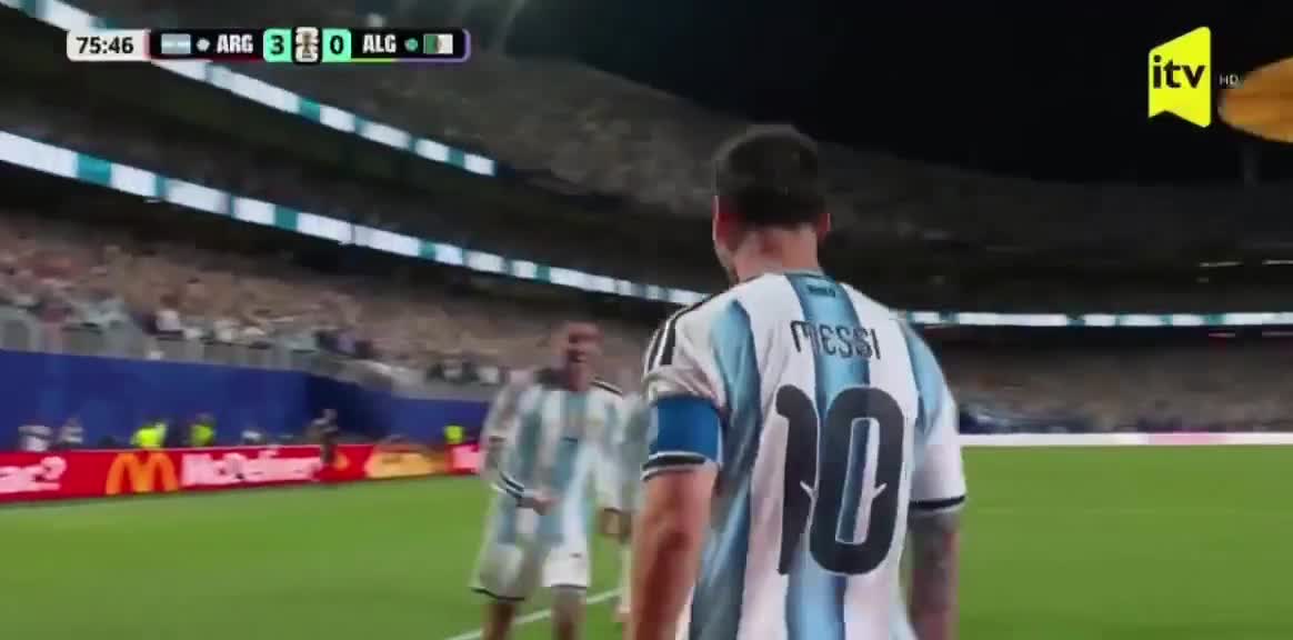 Messi “het-trik” etdi