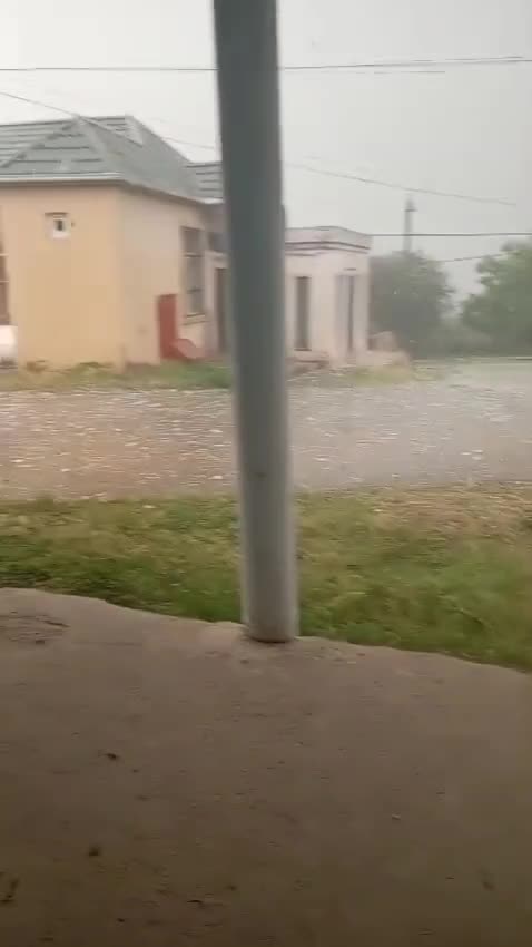 Qazaxa güclü dolu yağdı