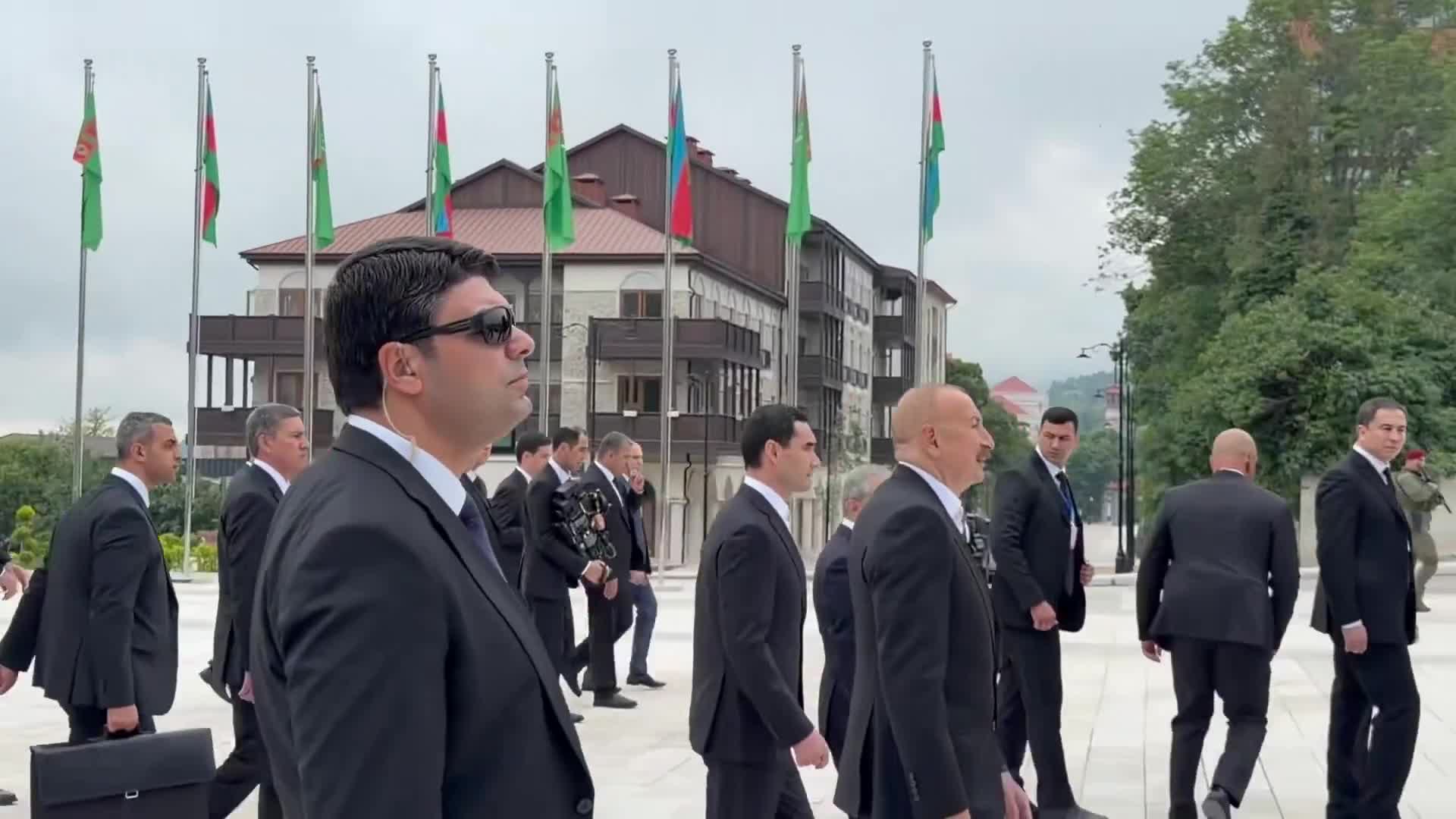 Prezidentlərin Şuşa gəzintisindən video paylaşdı