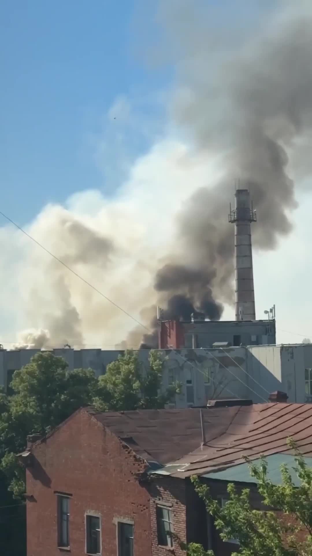 Ukrayna Ufada neft emalı zavodunu vurdu