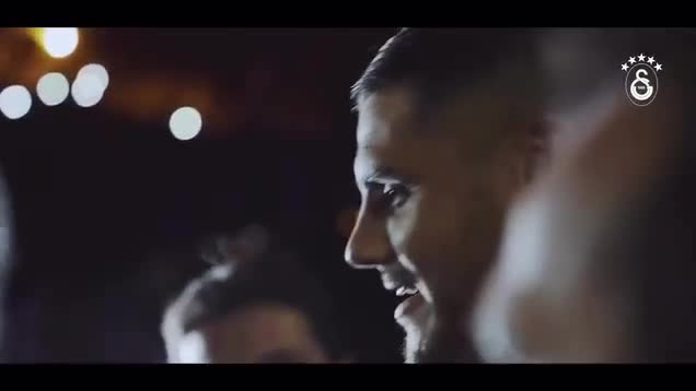 “Səninlə belə bir eşq unudulmaz...” 