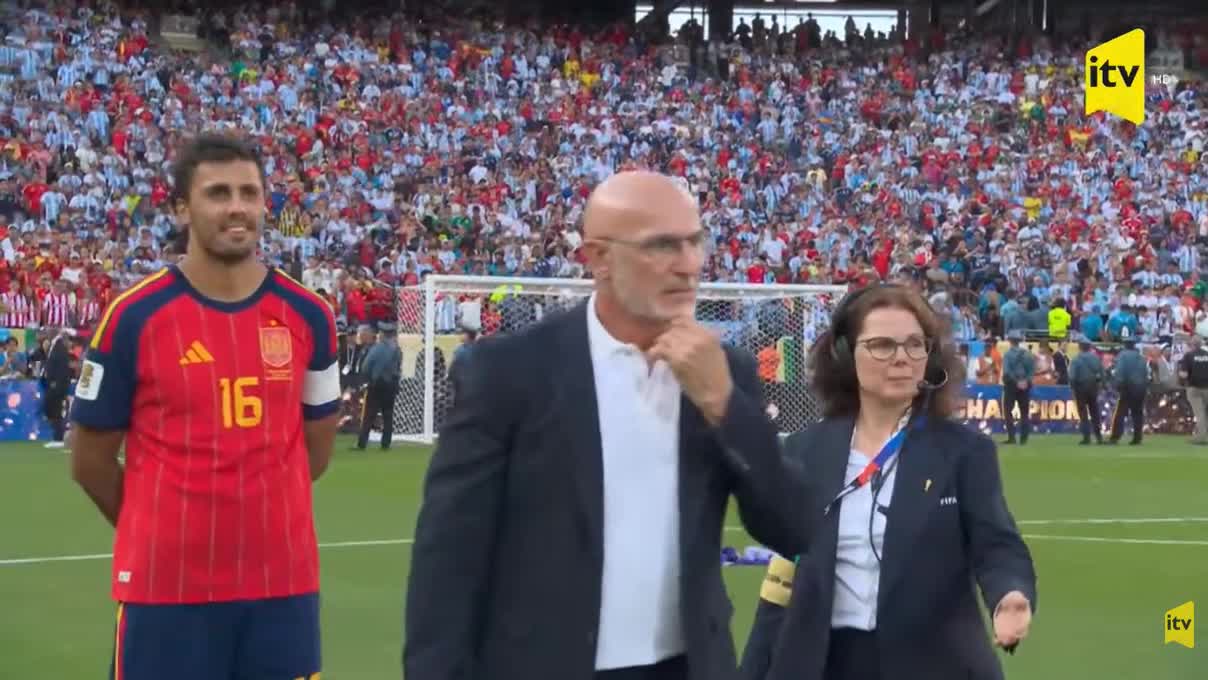 Tramp İspaniyaya kuboku verdi