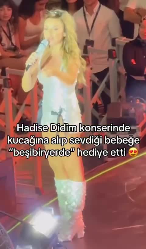 Konsertinə gələn körpəyə 7200 manatlıq jest etdi
