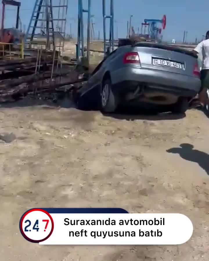 Bakıda avtomobil neft quyusuna düşdü