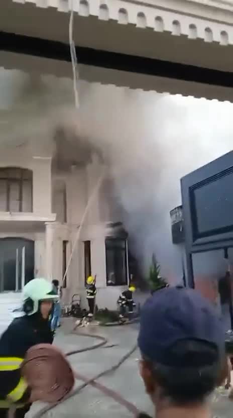 Tovuzda ikimərtəbəli evdə yanğın