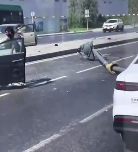 Bakıda yol qəzası -“Hyundai” əks yola düşdü