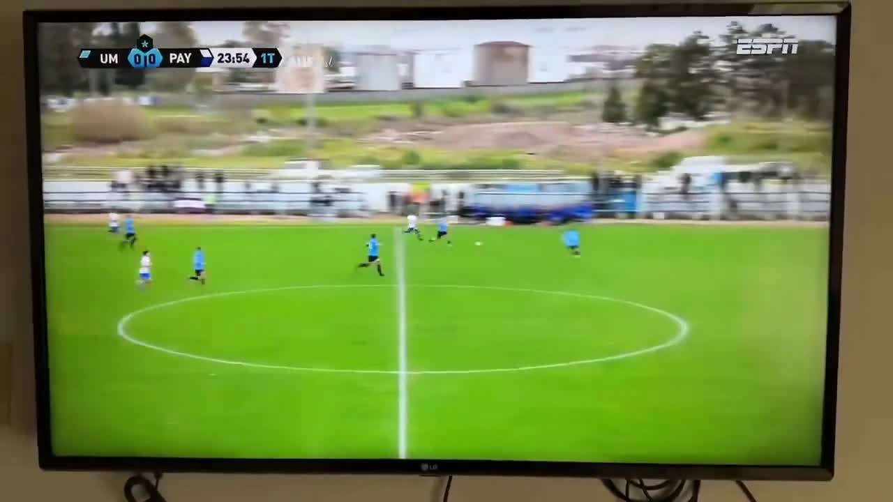 Stadiondan uçan top yolda qəza yaratdı