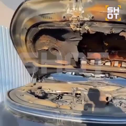 Şarjda olan avtomobil alışıb yandı