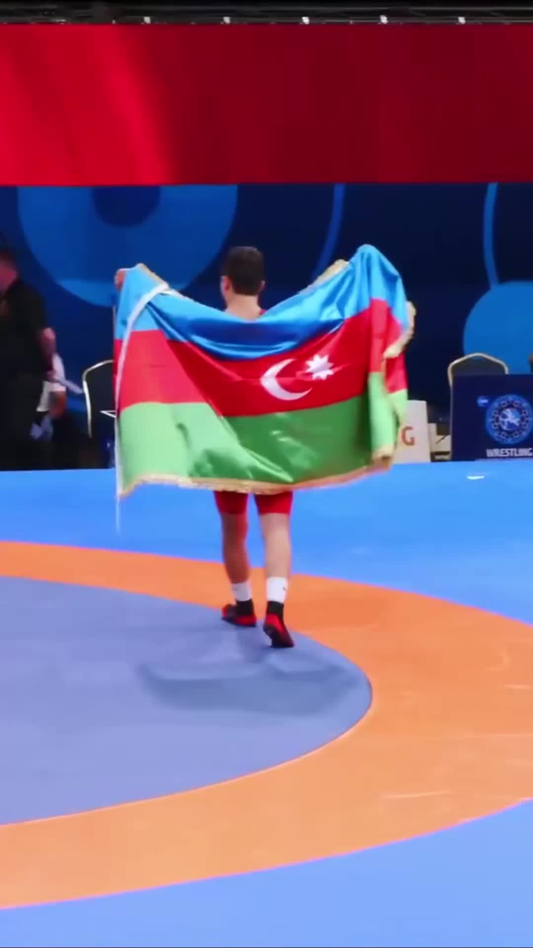 Ayxan çempion!