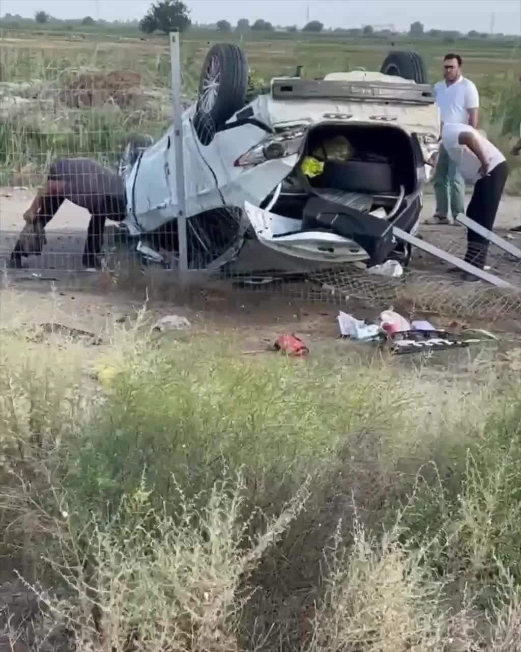 Maşın idarəetmədən çıxaraq aşdı