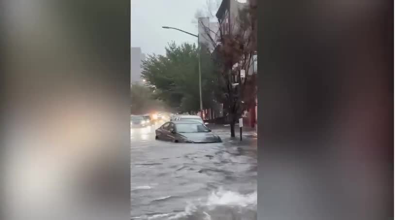 Daşqınlardan sonra Nyu-York küçələri