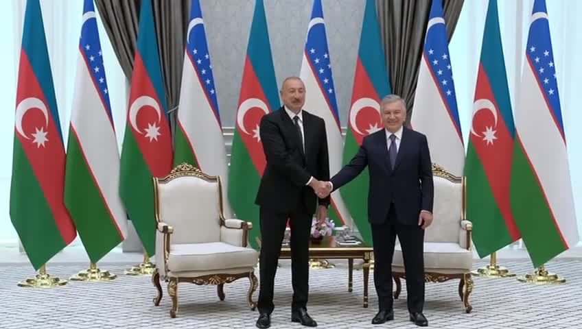 Əliyevlə Mirziyoyevin təkbətək görüşü oldu
