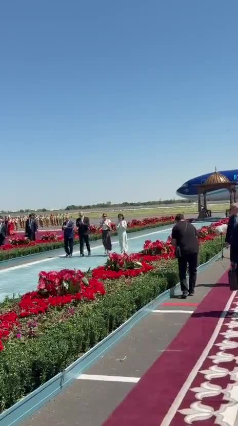 Prezidentlə xanımı Buxarada