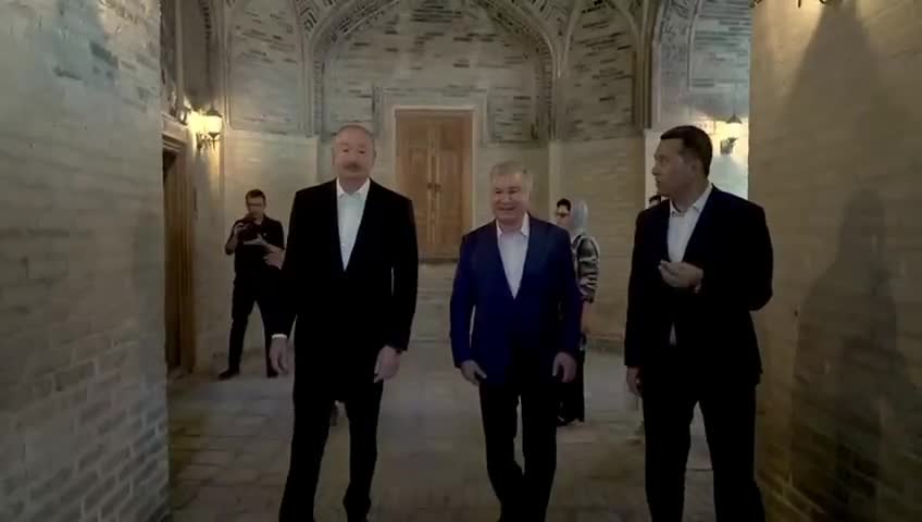 Prezidentlər xanımları ilə “Poyi-Kalon” kompleksində