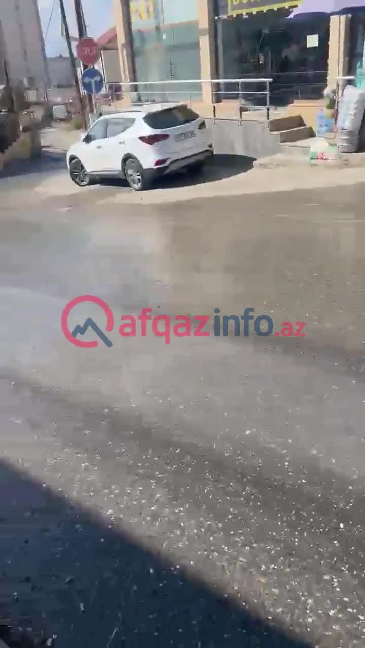 Masazırda yollar yenə çirkab suyun içində qaldı