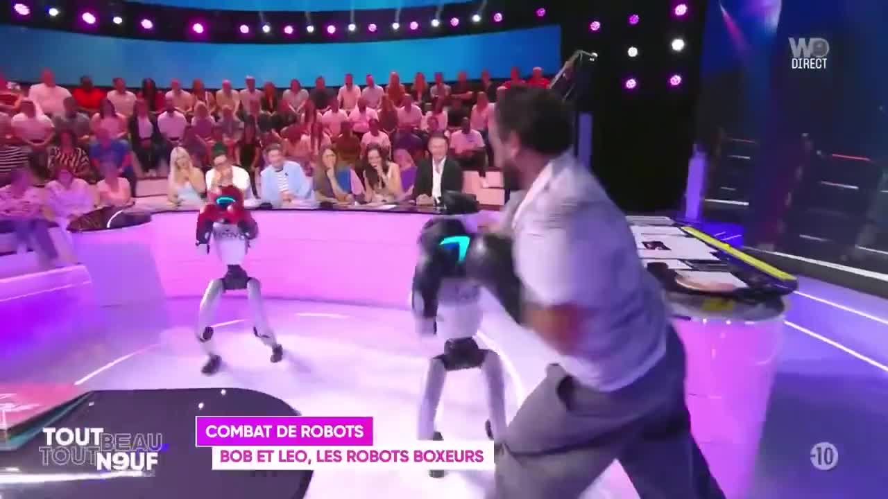 Efirdə robotlarla davaya çıxdı