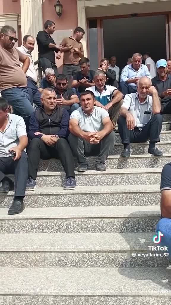 Salyanda pambıqçılar pullarını ala bilməməkdən şikayətləndi