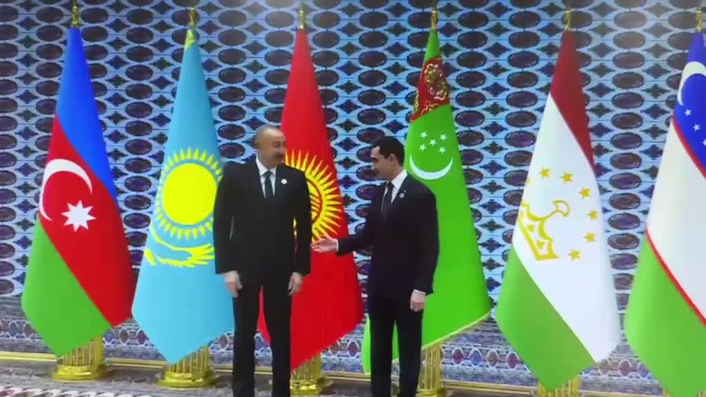 İlham Əliyev Türkmənbaşıda “Avaza” Kompleksində