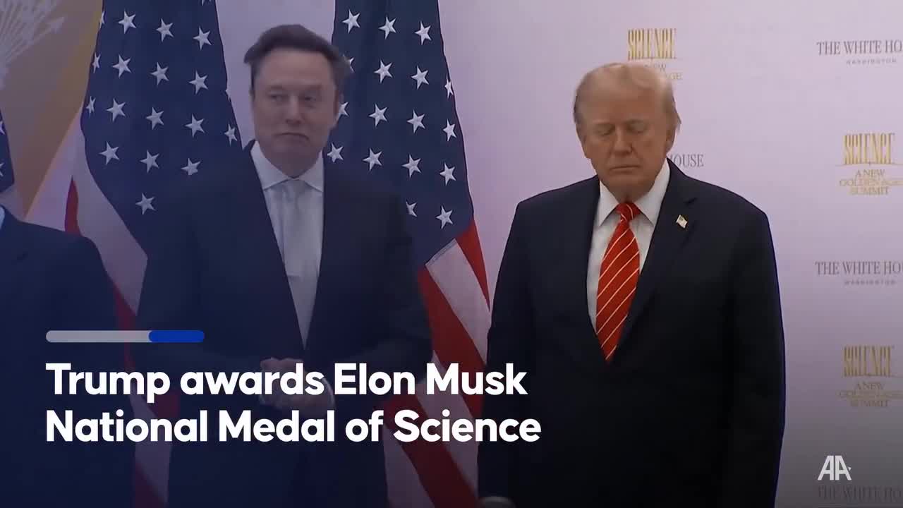 Maska medal verib tərif yağdırdı